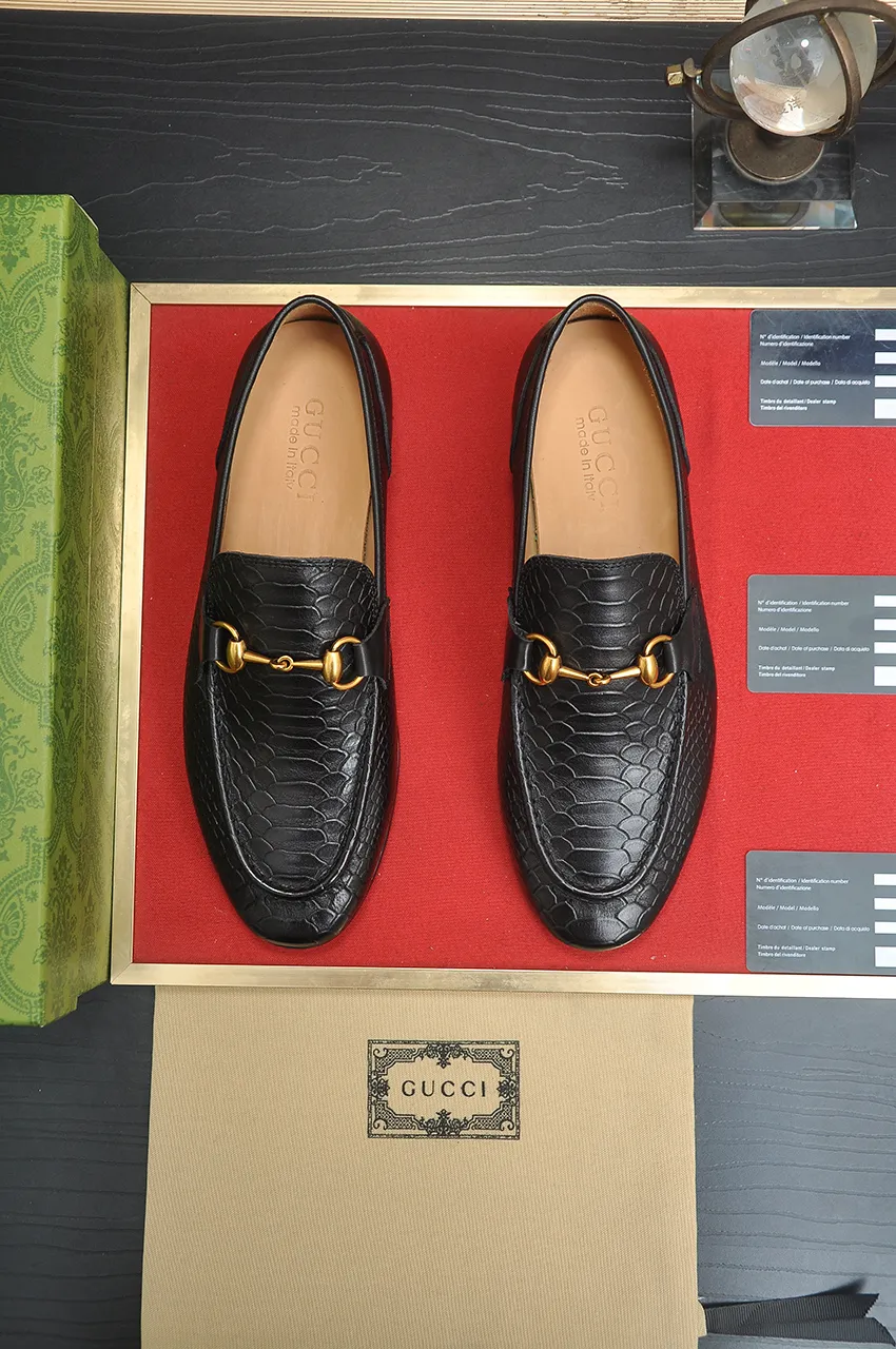 Men's shoes 💰600💶 Brand: GUCCI (Gucci) Standard size: Men's size 38/44 (45 can be customized) Grade: Same as the official website Original quality Material: Original cowhide Water-dyed cowhide lining Original rubber outsole Style category: Men's fashionable casual leather shoes Distinguished big-name luxury elements Top luxury Color: Actual picture